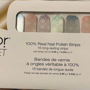 Color Street Nail Polish Strips - Snowflake Sparkle Collection SNOWED IN